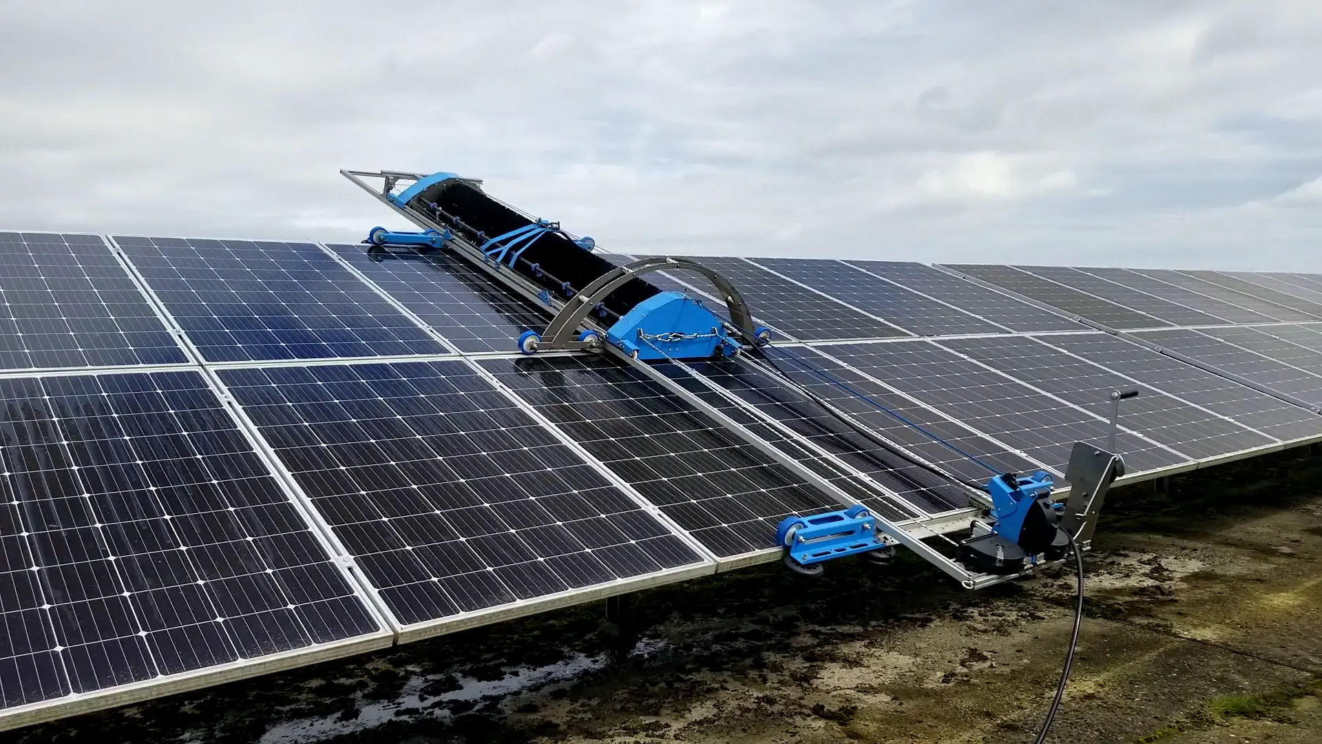 robot solar panel cleaning